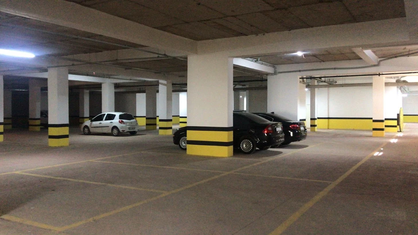 Yükselenpark Melis Sitesi Daireye Özel İki Araçlık Kapalı Otopark Alanı