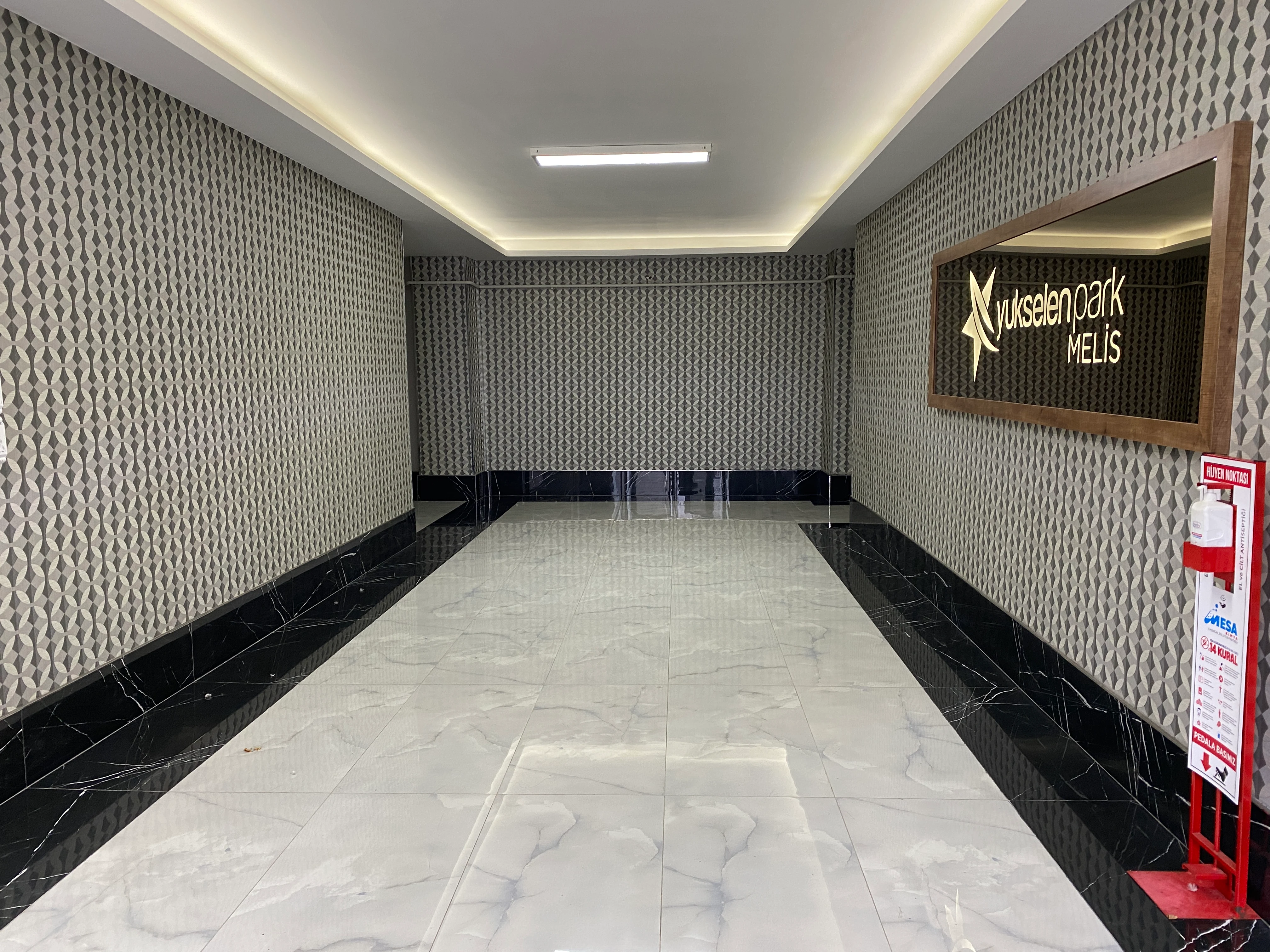 Yükselenpark Melis Sitesi Lüks ve Modern Site Giriş Lobisi