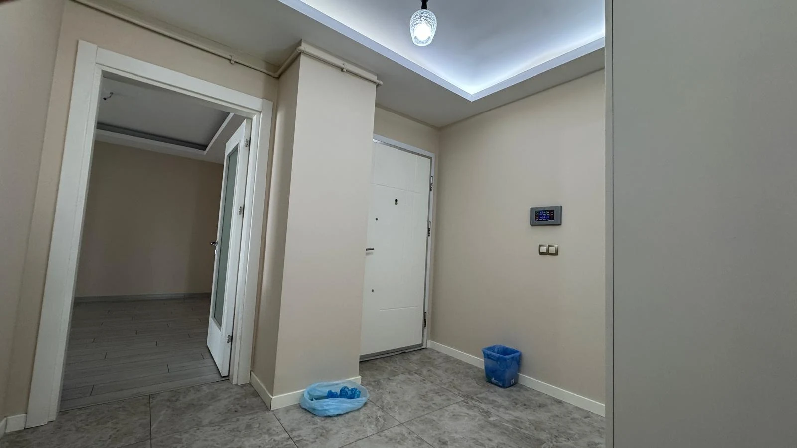 ükselenpark Melis Sitesi 3+1 Daire İç Giriş Kapısı ve Hol Görünümü