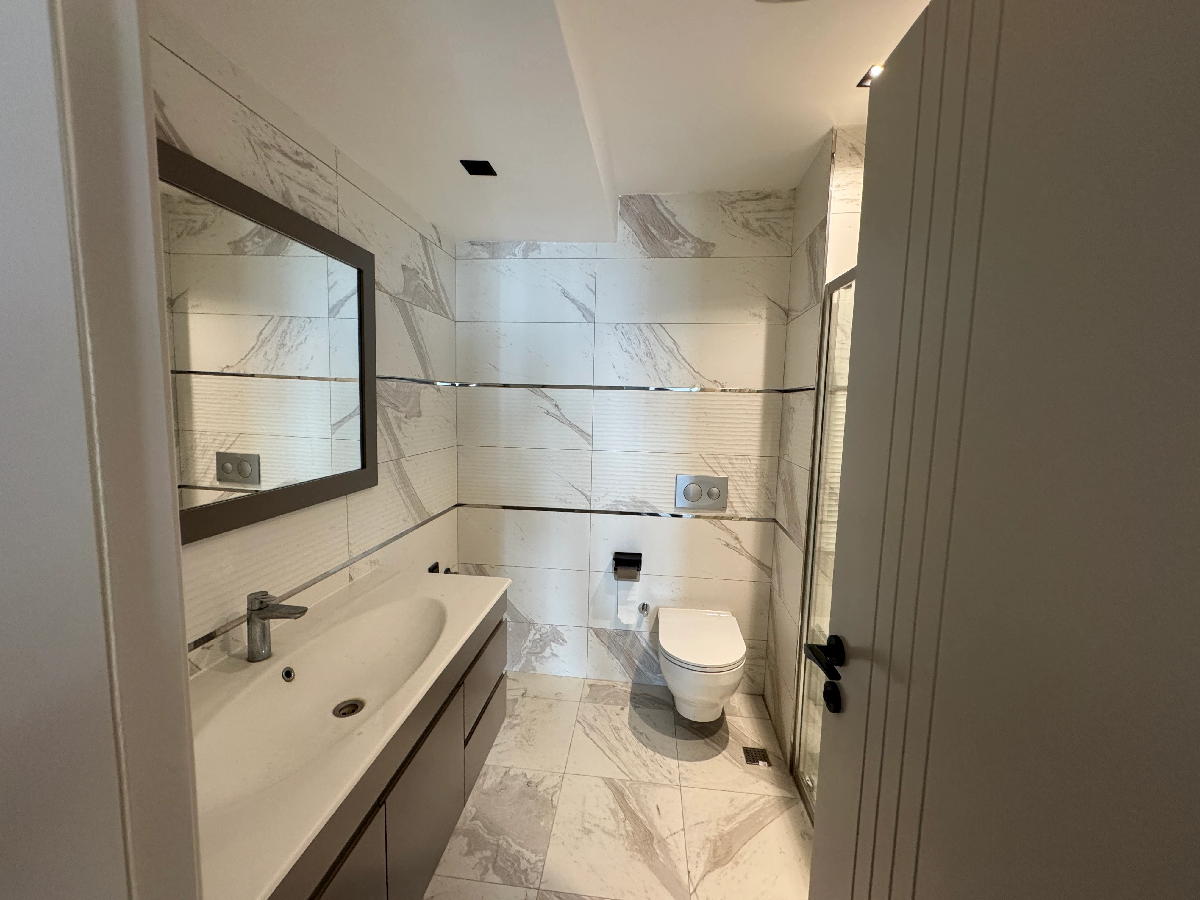 Modern Banyo, Lavabo ve Banyo Dolabı
