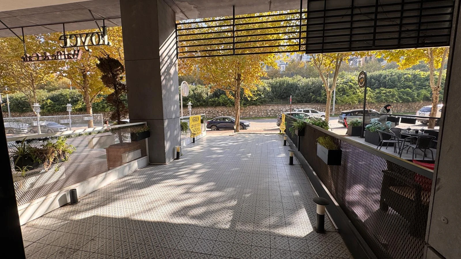 FSM Bulvarı yaya trafiği, kaldırım cephesi ve dükkan önü açık kullanım alanı